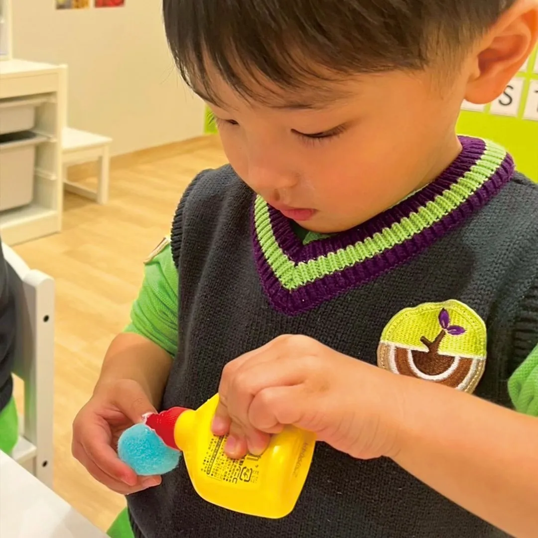 ウィンター・スクール期間中に、ジンジャーブレッドハウス作りを...