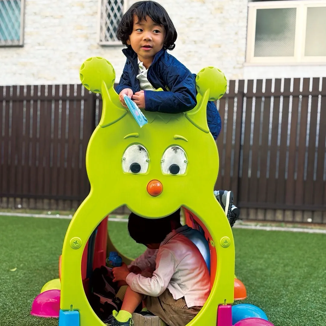 今日も元気いっぱい外遊び。