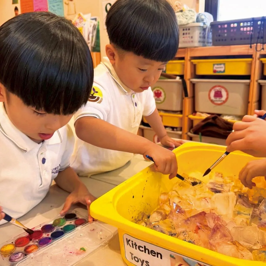 色々なアートについて学んでいるJKクラス!